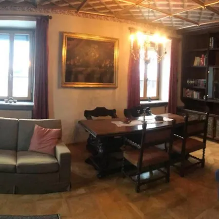 Apartment In Einer Durch Jahrhunderte *