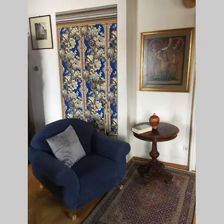 In Einer Durch Jahrhunderte Apartmán